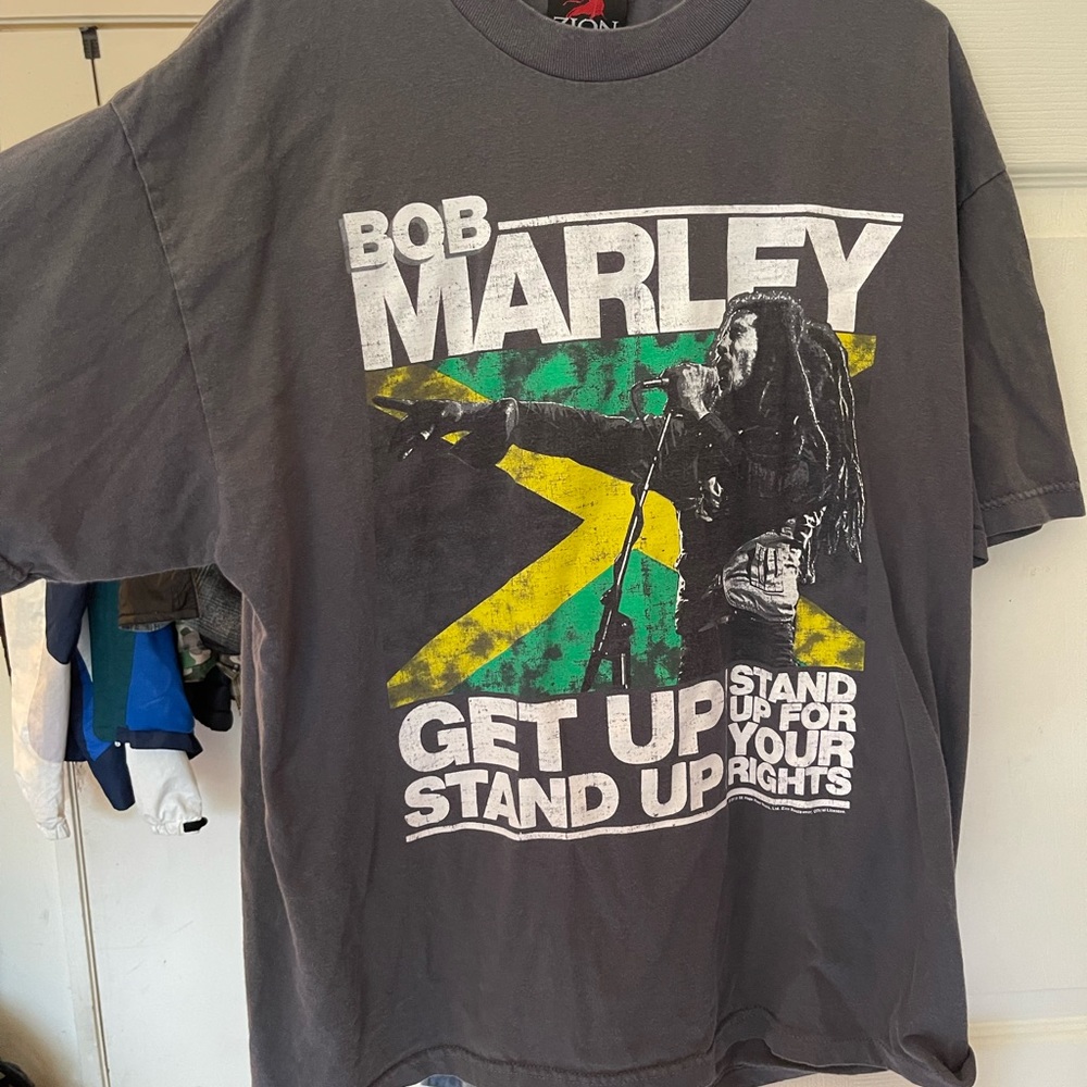 Xl bob marley 2010 ZION brand tee. Very nice quality, a nice boxy fit